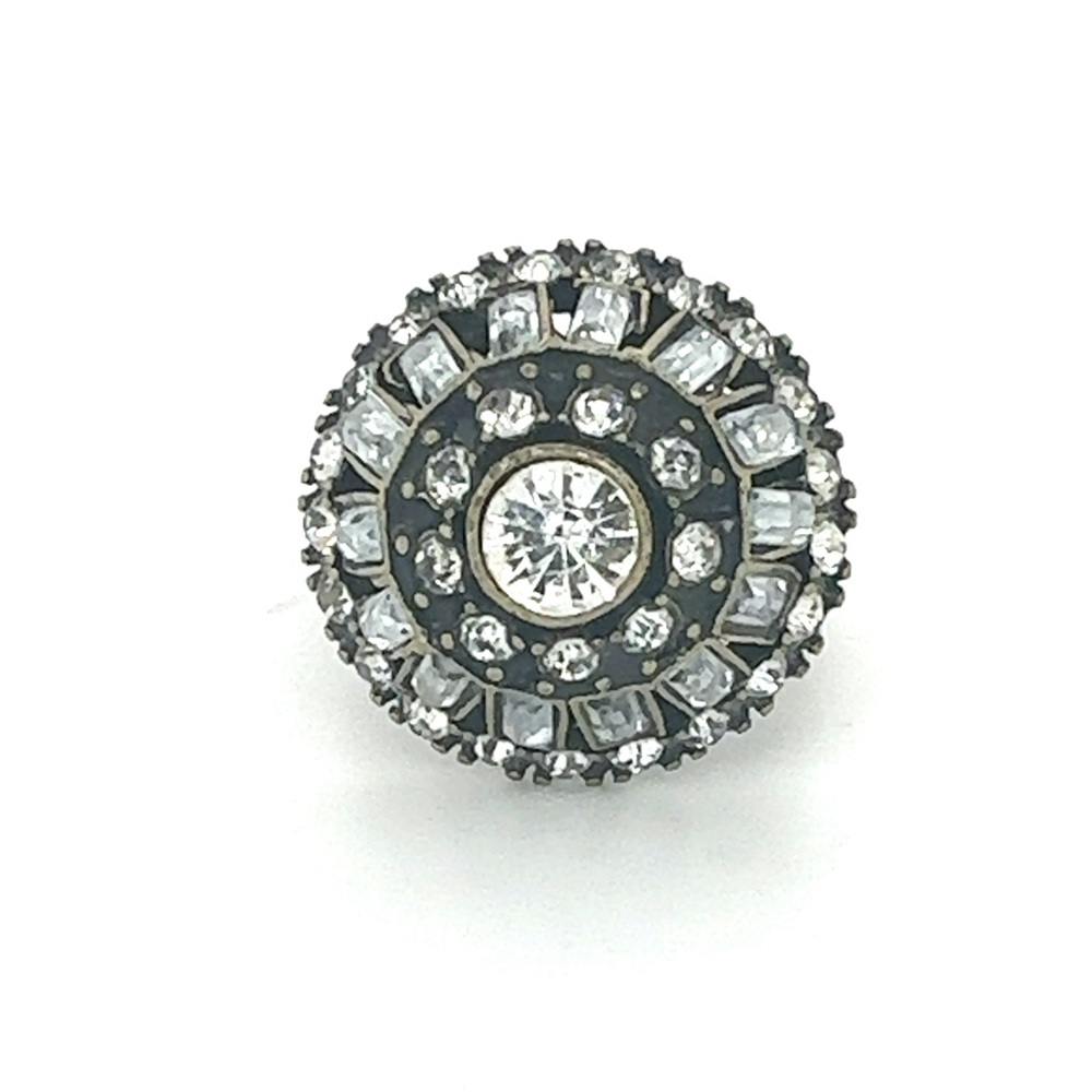 Chrystal stretch ring from 7.5 to 9 size.